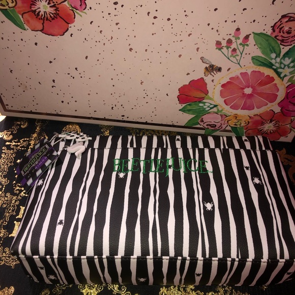 Beetlejuice makeup cosmetic bag. - Picture 7 of 8